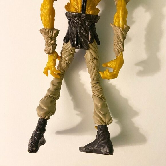 Vintage 1997 Batman Legends of the Dark Knight Twister Strike Scarecrow Figure - Picture 11 of 15